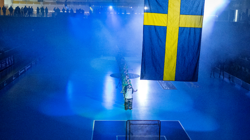 Nationalsång med Sv flagga