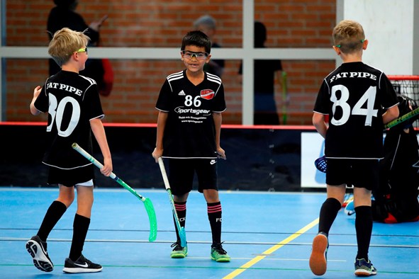 Tre Killar Med Klubba