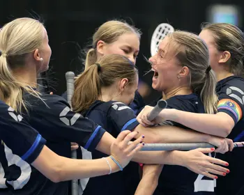 SDF-lag tjejer är glad